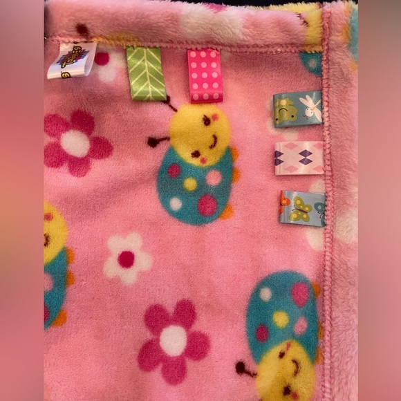 2 NWT Baby Blankets โ Taggies Ladybug & Blankets and Beyond Pink Dot - Picture 3 of 9